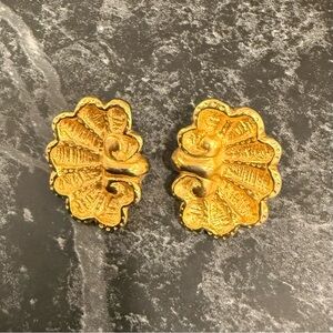 Vintage Signed MMA (Metropolitan Museum of Art) Gold Tone Shell Earrings